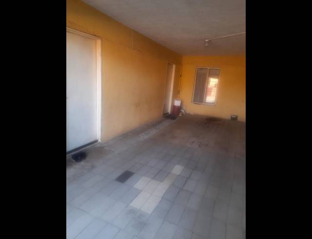 6 BEDROOM HOUSE FOR SALE IN HOSPITAL VIEW